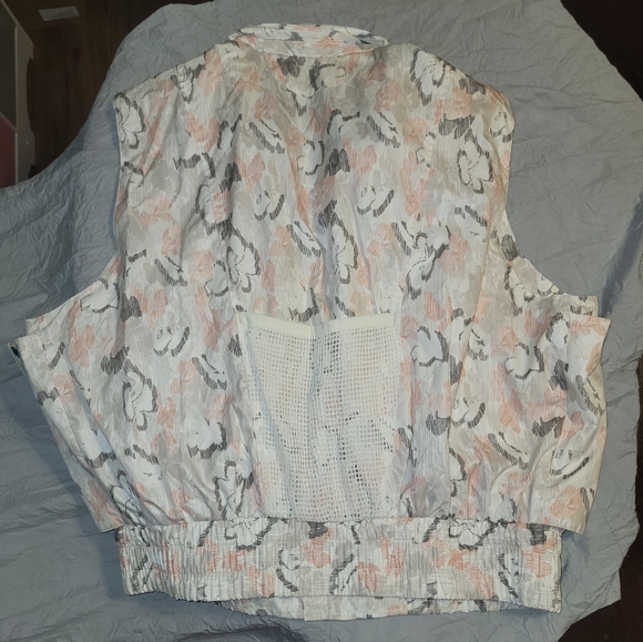 NWT- FP Movement vest - Picture 9 of 10